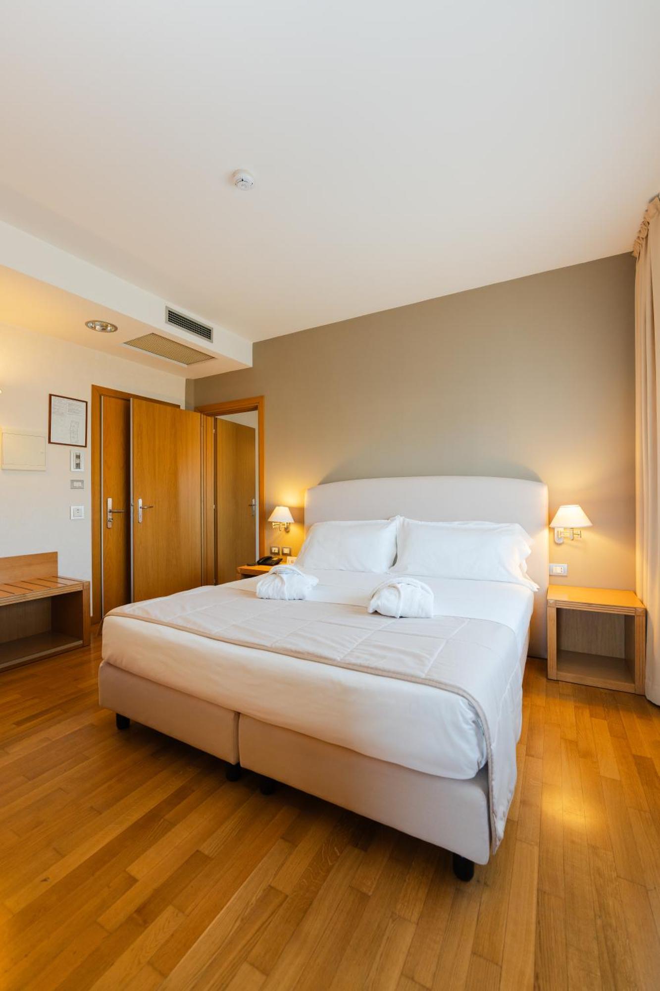 Hotel Touring Carpi Exterior foto